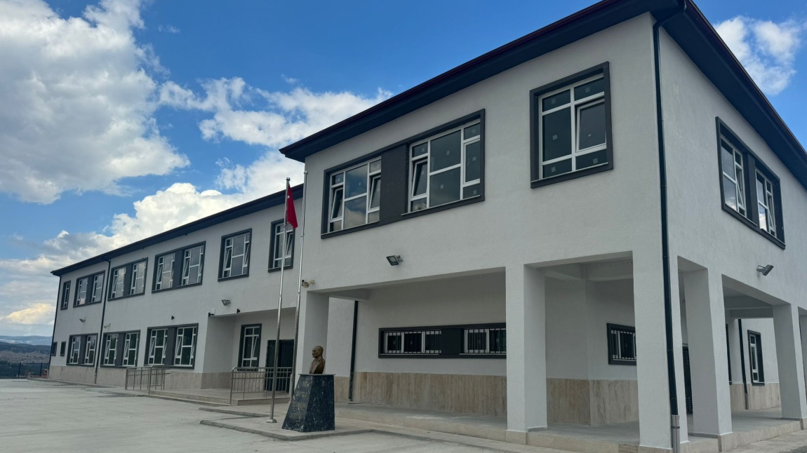 Pınarlar Şehit Savcı Ethem Ekim İlkokulu Fotoğrafı